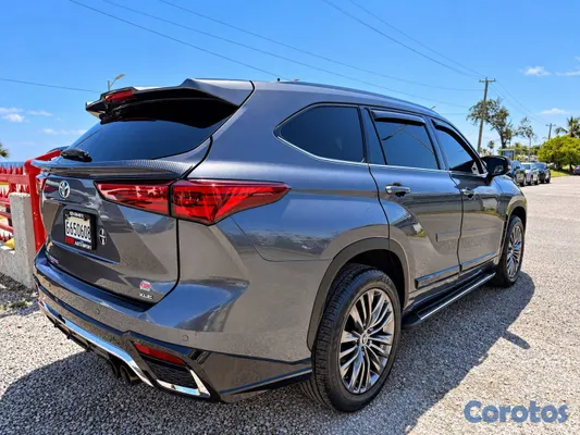 jeepetas y camionetas - 2020 TOYOTA HIGLANDER XLE  3