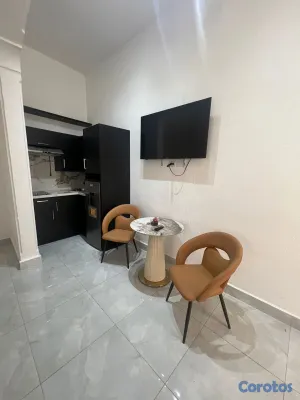 habitaciones y viviendas compartidas - ALQUILO APARTAESTUDIO EN LA ZONA COLONIAL  6