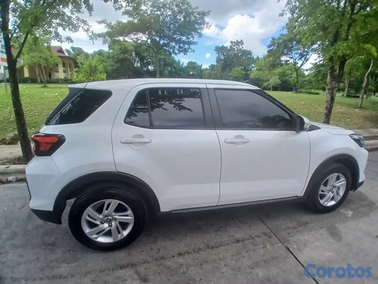 jeepetas y camionetas - VENTA DE TOYOTA RIZE 2024. COLOR BLANCO PERLA 3