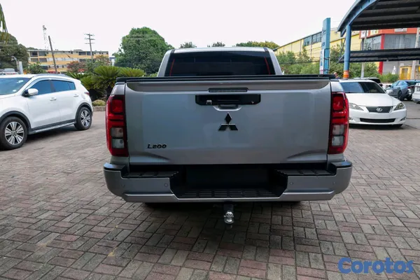jeepetas y camionetas - mitsubishi l200 2025 10