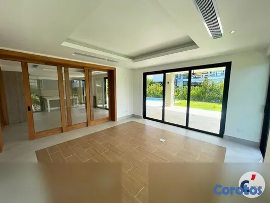 casas - Villa de 4 habitaciones con piscina climatizada en 8