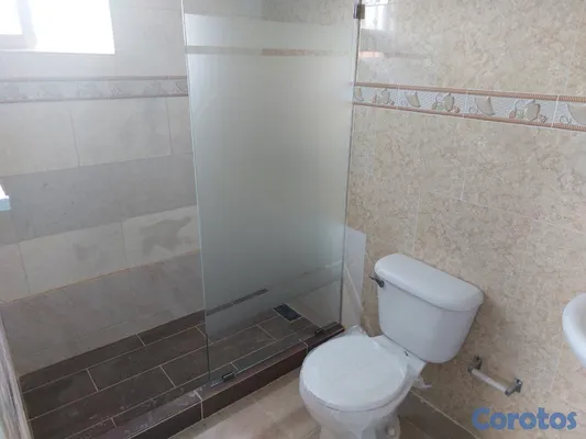 apartamentos - Alquilo Apartamento 2do Nivel con 3 habitaciones y 10