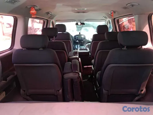 jeepetas y camionetas - Hyundai H1 2016 blanca 2