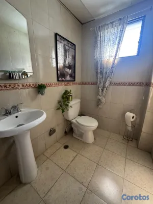 apartamentos - vendo Gazcue tercer nivel 4 habitaciones 2.5 baños dos parqueos techados servic 7