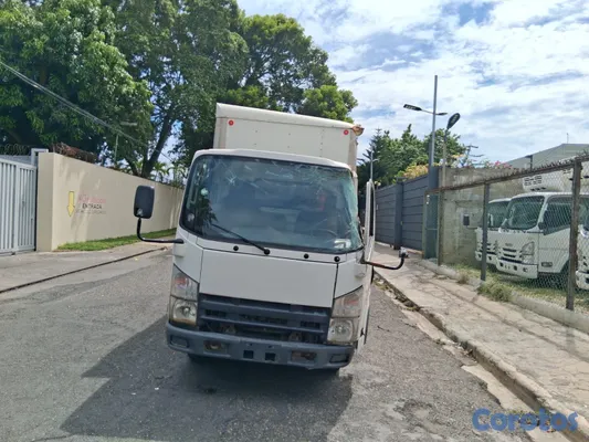 camiones y vehiculos pesados - camión ISUZU NPR 2023 pequeño choque en el paral de la puerta ,funcional  6