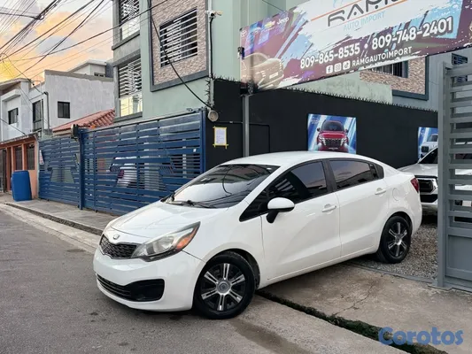 carros -  
Kia Río LX año 2015 3