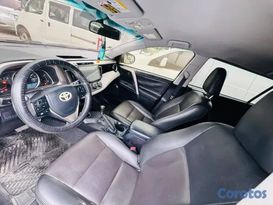 jeepetas y camionetas - oyota RAV4 LE 2014 | Americana | Piel | 125,000 Mi 13