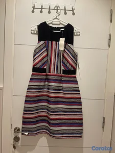 Vendo vestido completamente nuevo sin usar con sus etiquetas 
Talla 6