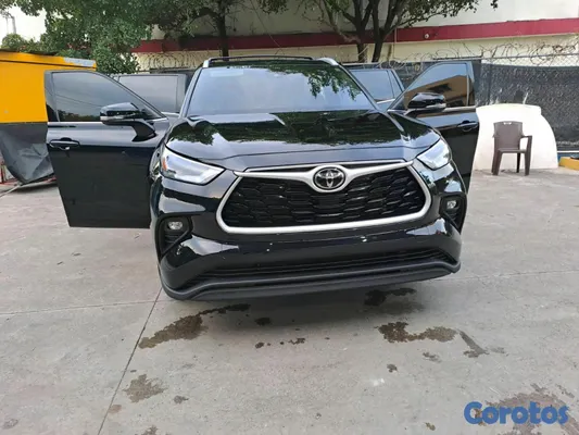 jeepetas y camionetas - Toyota higlander xle 2022 5