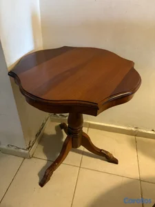 mesa lateral en madera de caoba 