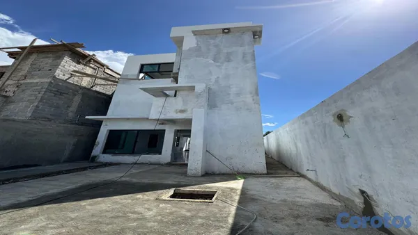 casas - CASAS DE 3 NIVELES CON PISCINA EN LA ECOLOGICA, SANTO DOMINGO ESTE 2