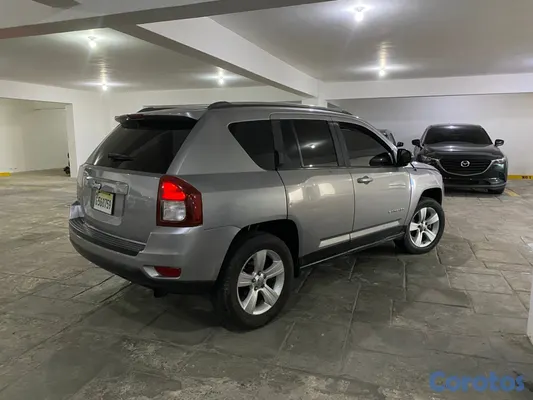 jeepetas y camionetas - Inicial RD$ 199,000 pesos (jeep compass 4x4)  3