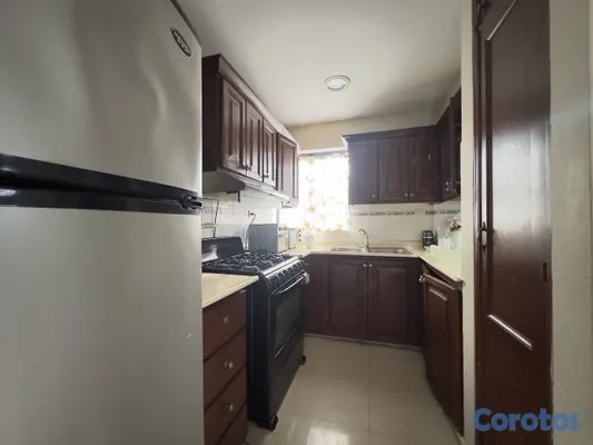 apartamentos - vendo Evaristo Morales tres habitaciones dos baños dos parqueos cuarto servicio  2