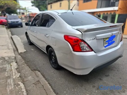carros - Nissan Versa 2019 Americano en Venta 4
