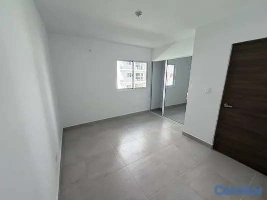 apartamentos - vendo apartamento Cayetano Germosen tres habitaciones balcón tres baños dos para 6