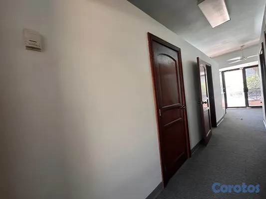 oficinas y locales comerciales - 🏢 OFICINAS EN ALQUILER EN LA JULIA 8