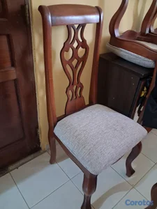 Vendo 6 sillas en perfectas condiciones en caobas