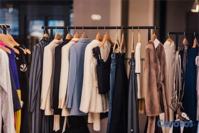 📢 ¡Se busca modelo femenina SIN ROSTRO! 👗✨