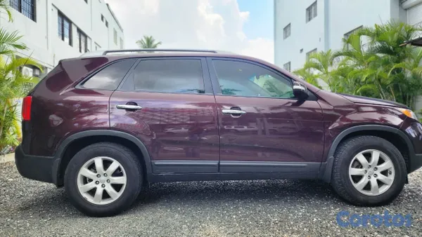 jeepetas y camionetas - 2013 KIA SORENTO (USADO) NEGOCIABLE 4