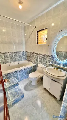 casas - Se alquila amplia propiedad para vivienda/negocio en Av. Circunvalación San Juan 4