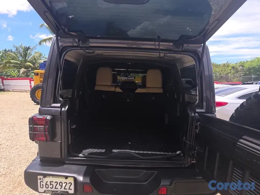 jeepetas y camionetas - 2018 Jeep Wrangler Sahara Unlimited 2