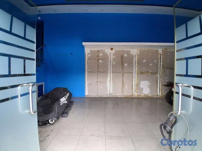 Alquilo Local 2 niveles 350 mts  mts en la 27 febr