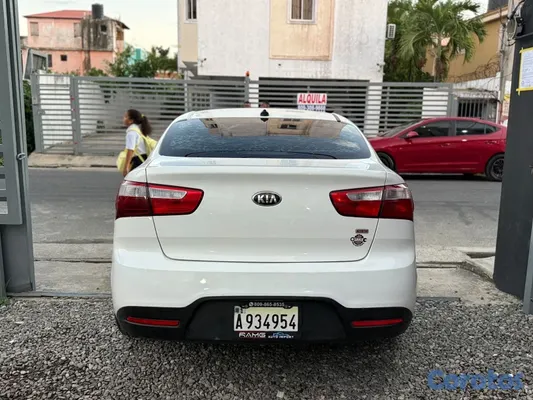 carros -  
Kia Río LX año 2015 7