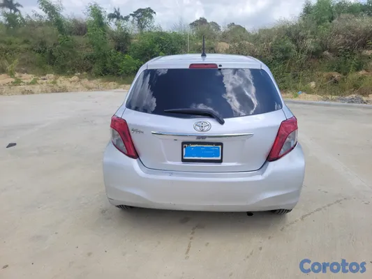 carros - Toyota Vitz 2011 | 4 Cilindros | Caja Nueva 3
