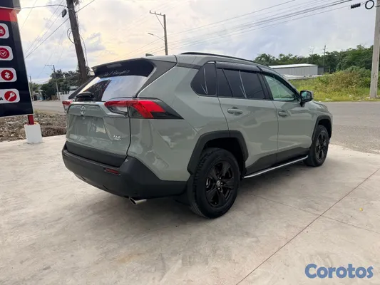 jeepetas y camionetas - Toyota rav4 2021 xle clean carfax  6