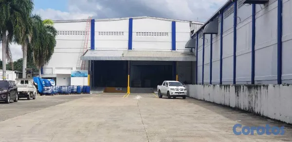 oficinas y locales comerciales - Rento nave 6 usd/mt2 en km 13 de la Kennedy detras 3