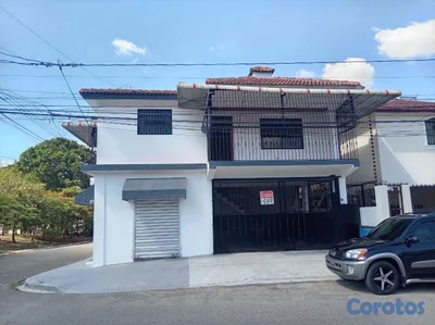 Se renta casa y aparte un local comercial en coron