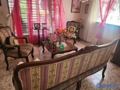 Se vende juego de Sala completo en Caoba