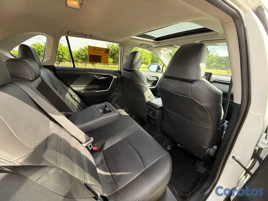 jeepetas y camionetas - Toyota Rav4 XLE 2020 clean Carfax!!!! 8