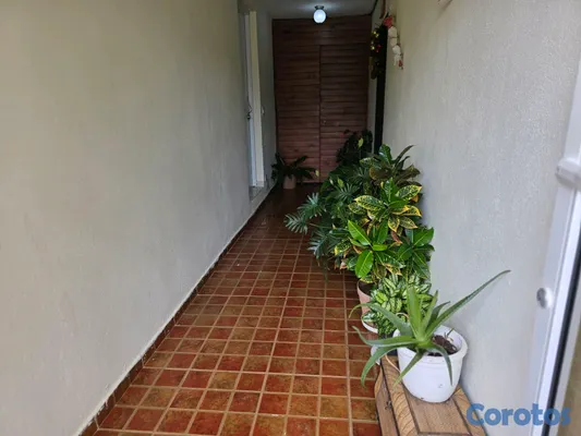 casas vacacionales y villas - En Constanza, casa en renta amueblada, fija y por temporada, capacidad para 6 8