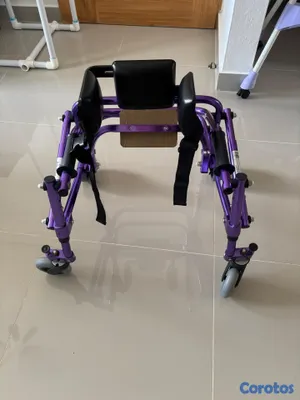 Salud y Equipamiento Médico - Andador posterior Drive Nimbo extra pequeño con asiento y estabilizador pélvico 6