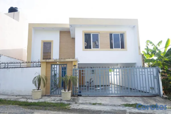 casas - Casa en venta en Residencial Los Hidalgos 2