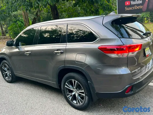 jeepetas y camionetas - Toyota higlander le 2018 10