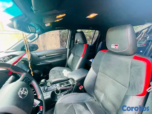 jeepetas y camionetas - Toyota hilux gr 2023 2