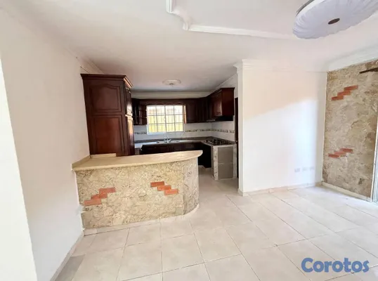 casas - Casa de 2 niveles en venta en Villa Aura 4