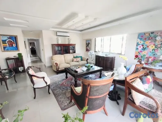 apartamentos - vendo Evaristo Morales tercer nivel tres habitaciones con su baño dos parqueos  8