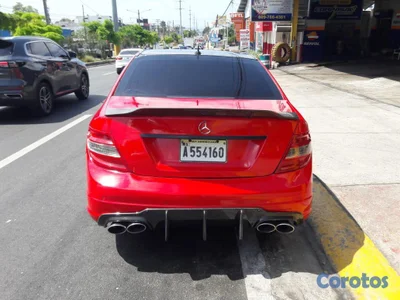 Carro rojo BMW