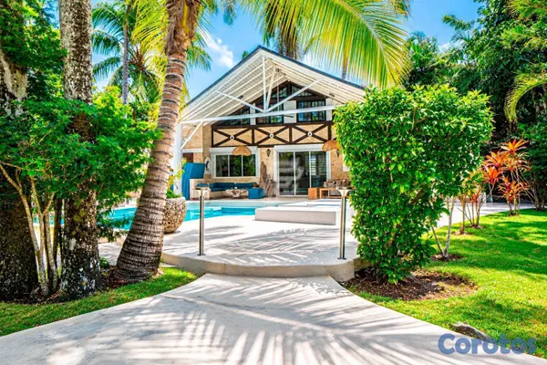 casas vacacionales y villas - Espectacular Villa Tropical de Lujo a 200m de Playa Las Ballenas | Las Terrenas 3