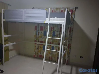 Cama alta IKEA metálica Twin – Excelente para ahor