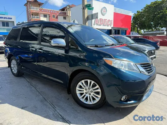 jeepetas y camionetas - Toyota Sienna 2011 10