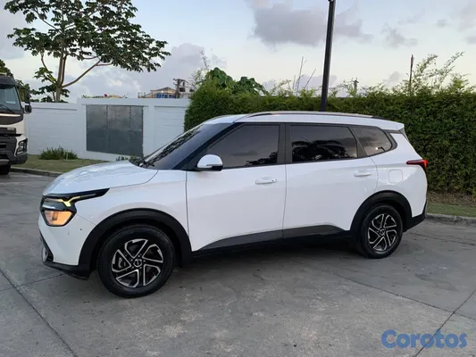 jeepetas y camionetas - KIA CARENS 2023 9