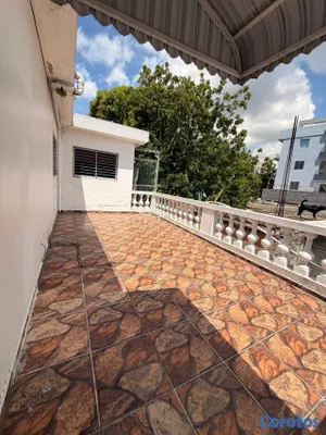 casas - Amplia casa de dos niveles en los kilómetros de la Avenida Independencia 8