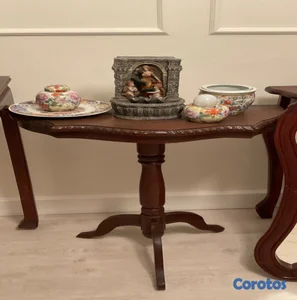 Mesa en caoba con su centro  