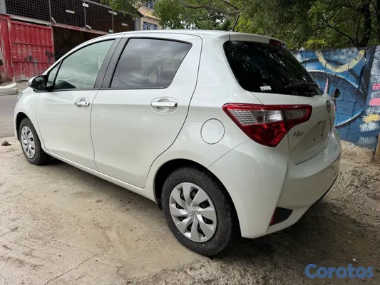 carros - Toyota Vitz 2020  7