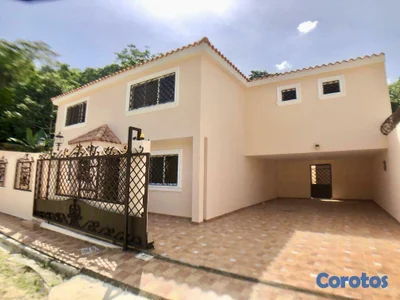 Excelente y Funcional casa en Venta en Altos de Arroyo Hondo III ID 2732