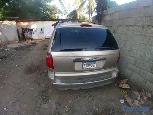jeepetas y camionetas - vehículo: minivan Chrysler town AND country 
Años : 2005
Válvula: V6 3.8  8